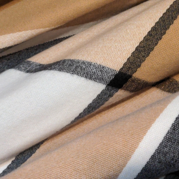 Black Cream Tan Cape - Picture 2 of 5